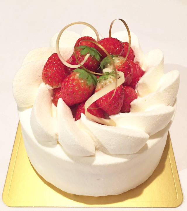 苺と生クリームのデコレーションケーキ Patisserie La Fee D Or パティスリー ラフェドール