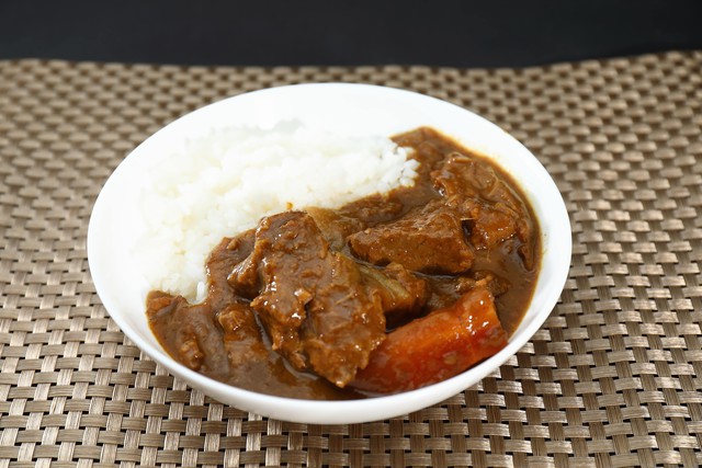 肉たっぷりビーフカレー (500g)