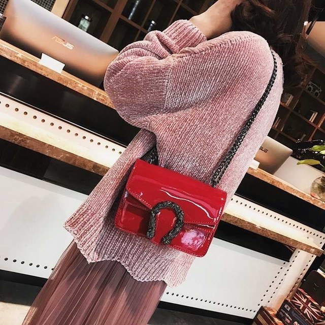 ミニバッグ ハンドバッグ バッグ チェーンバッグ エナメルバッグ エナメル バックル付き おしゃれ デート お出かけ 女子会 ママ会 ママファッション ママコーデ Mh0675 Valentina210