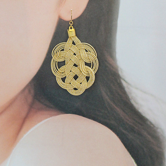 リーフピアス/イヤリング ゴールド