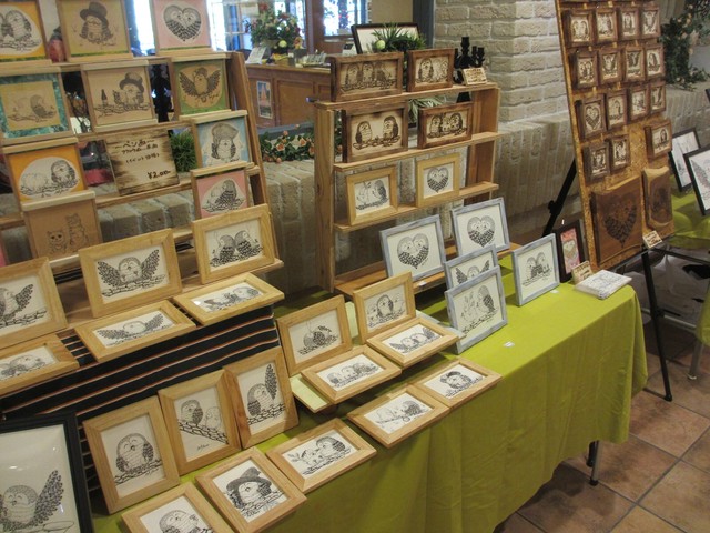 フクロウ かわいい イラスト 大きく広げた羽 アート プリント 送料無料 ハンドメイドのイコロル