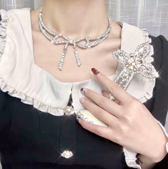 ビジューリボンチョーカーネックレス Ecrea