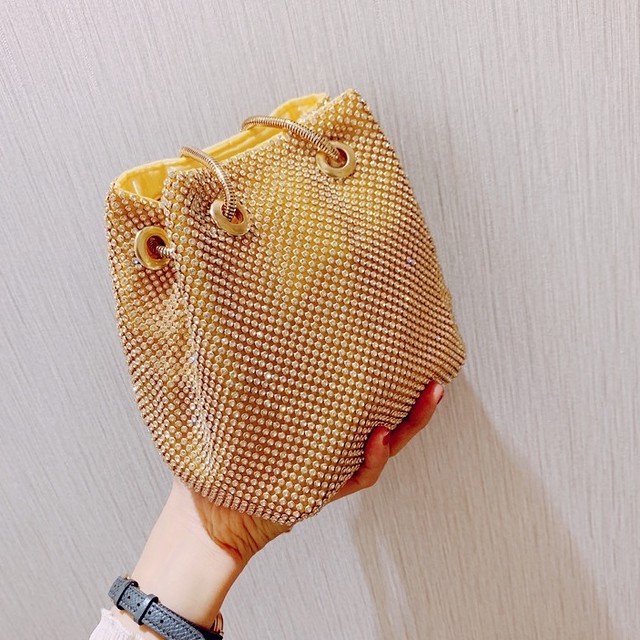 ラメ巾着 ミニバック ショルダーバッグ キラキラ レディ お出かけ パーティ Choco Chaco