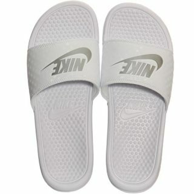 ナイキ ベナッシサンダル Mimi Lino