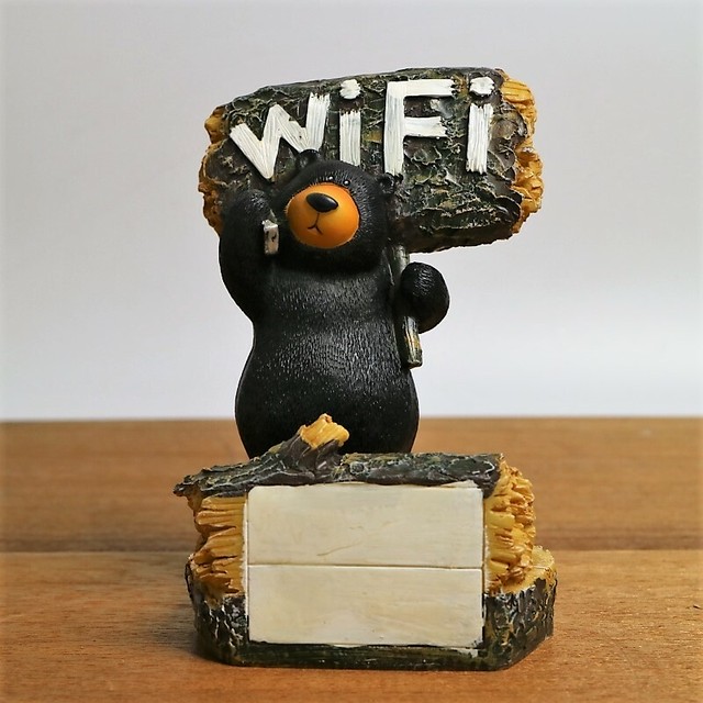 超特価 同梱してください 可愛いクマさん 熊 樹脂製 Wi Fi ネームカードホルダー オブジェ 置物 インテリア ディスプレイ 名刺 ショップカード Zakkalieto リエット