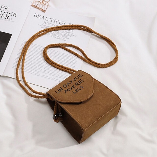 バッグ ショルダーバッグ クロスボディ 斜め掛け スクエア スエード 無地 春 夏 秋 冬 ブラウン レッド グリーン モカ ブラック ワンサイズ フリーサイズ 10代 代 30代 Country Road