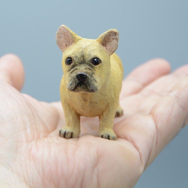 ちいさな木彫りの犬たちｗａｎｄａｙ