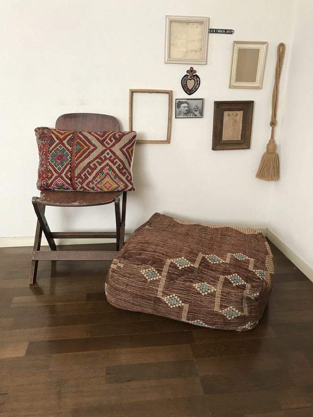 モロッコ カクタスシルクのプフ 旅のカケラ