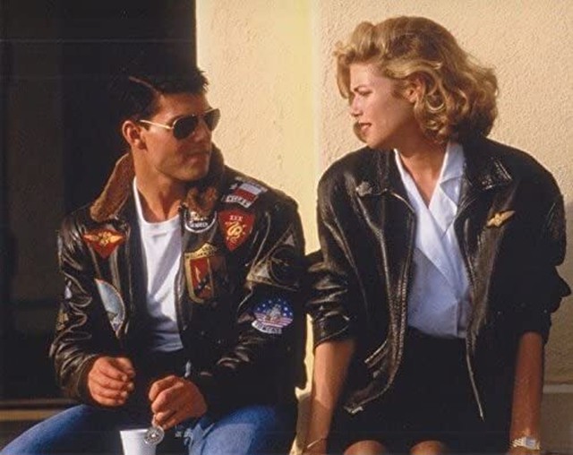 直輸入 大きな写真 トップガン バイクのトム クルーズとケリー マクギリス Top Gun Tom Cruise Kelly Mcgillis Photo 8x10 46 Movieimages 大分市府内町2 3 天神ビル101 080 42 9150