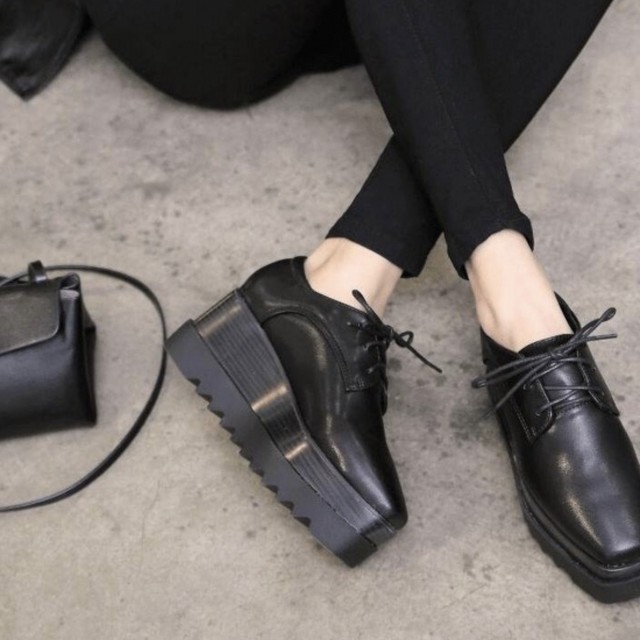 オックスフォード シューズ レディース 厚底 黒 韓国 プラットフォーム 黒 オックスフォード シューズ レディース 厚底 黒 韓国 プラットフォーム オールブラック エッジ 安定感 歩きやすい Leaflower 001 リーフラワー レディースファッション専門店