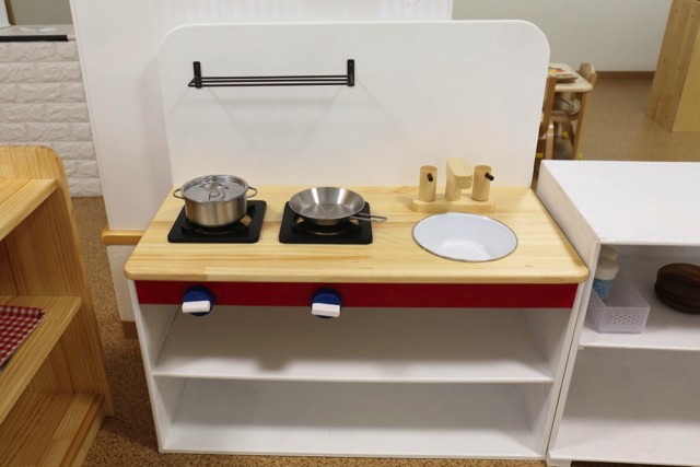 シンプルなままごとキッチン 整理棚としても便利 木工舎 あると工房