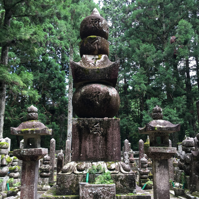 山崎悠人 五輪塔 A アトマダ寝具店