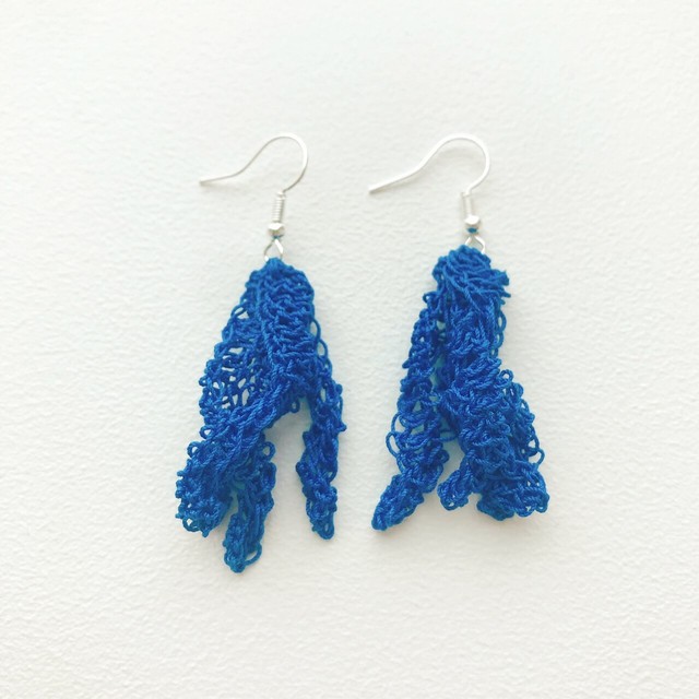 新色 かぎ針編みピアス ハンドメイド ブルー みーるぷれっぷ