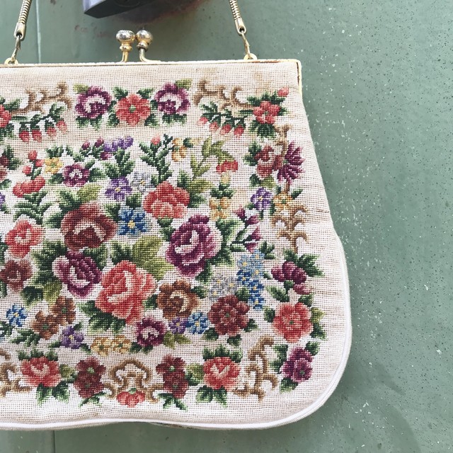 安心の関税送料込み vintage 花柄 クロスステッチ刺繍×レザー クラッチ