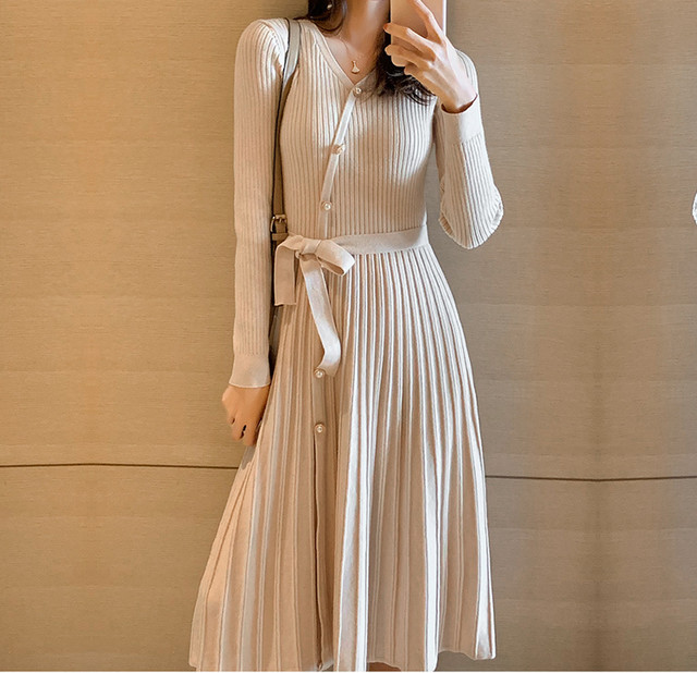 ニットワンピース 秋 冬 エレガント きれいめ 30代 40代 50代 Vネック リブニット プリーツ Aライン ミモレ丈 ウエストリボン 飾りボタン 上品 フェミニン お出かけ デート お呼ばれ Rb A10 0004 Redbell