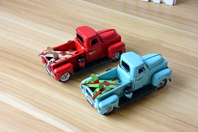 メタル ブリキ玩具 ピックアップトラック サーフボード 赤 レッド インテリア ディスプレイ コレクション オブジェ 置物 輸入雑貨 おしゃれ Hachinohe Base 1518