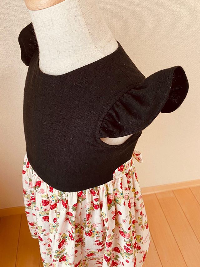 キッズ ワンピース 女の子 子供 可愛い イチゴ柄 黒 フリル Marumarumaru キッズ ワンピース 女の子 子供 可愛い イチゴ柄 黒 フリル Marumarumaru