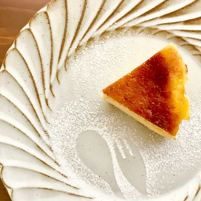 フランス産チーズ100 のバスクチーズケーキ Sサイズ ホワイトデー お誕生日 記念日にも ギフト配送できます フランス焼き菓子 自家焙煎珈琲 レドゥーシャ