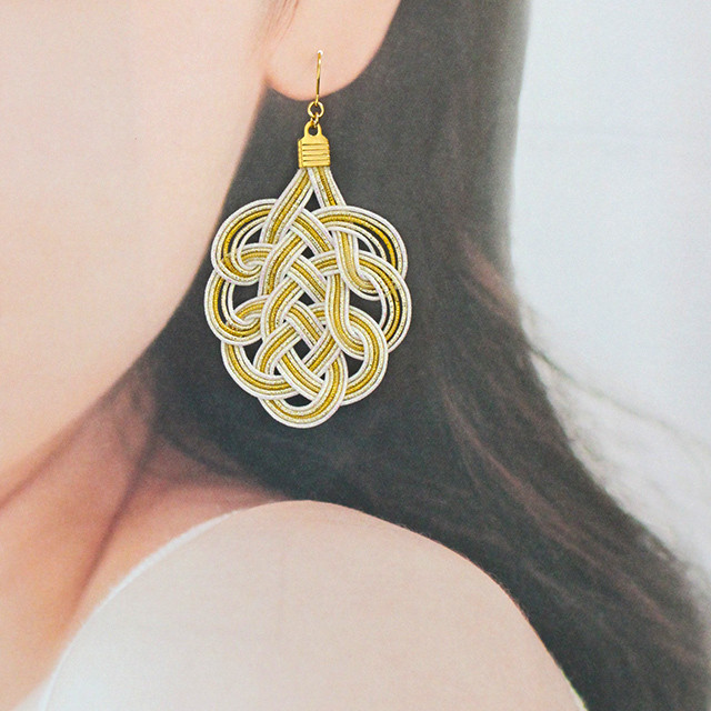 リーフピアス/イヤリング ホワイト