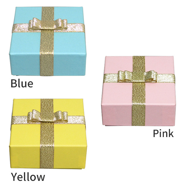 ゴールドリボン付きギフトボックス 9 5 9 5 H4 5cm リボン付き プレゼント ギフト 贈り物 ラッピング 梱包 紙製 貼箱 無地 大 アクセサリー イベント 誕生日 彼女 彼氏 結婚 祝い アニバーサリー 小物入れ 収納 パッケージ シンプル かわいい おしゃれ 母の日 父の日