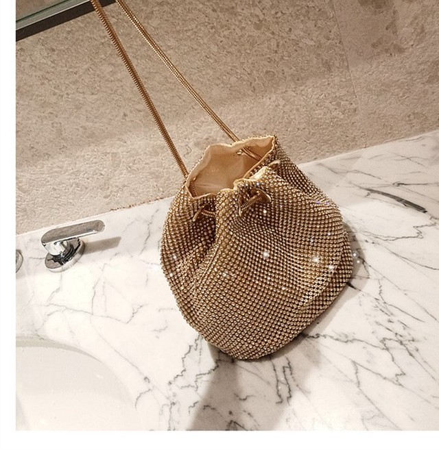 即納有 送料無料 ショルダーバッグ ３色 巾着 ラメ バック バケットバッグ ラインストーン キラキラ お洒落 キレイめ パーティーバッグ ホリデーシーズン カジュアル トレンド きれいめ お洒落 女子会 カジュアル トレンド カジュアル お出かけ デート 通勤 通学