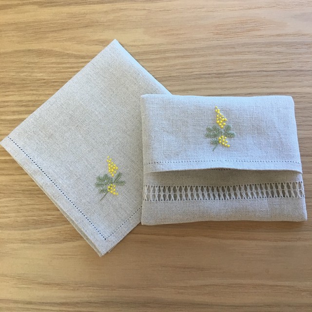 ミモザの刺繍 リネンポケットティッシュケース ハンドメイド 刺繍 ハンカチ ハチの針