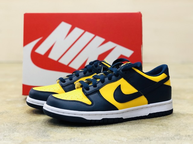 Nike Gs Air Nike Dunk Low Retro Michigan Varsity Maize Midnight Navy Whiteナイキ ダンク ロー レトロ Gs ミシガン バーシティ メイズ ミッドナイト ネイビー ホワイト Cw1590 700 Inception