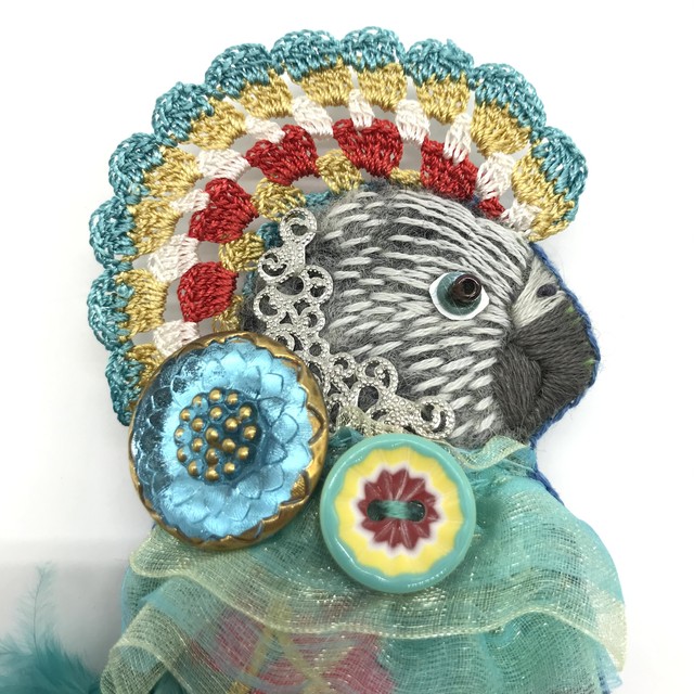【IRODORI AZ】brooch 15 ヒオウギインコ