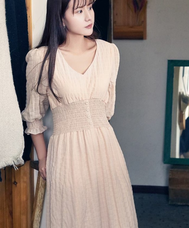 上品で可愛いロングワンピース ハイウエスト 脚長効果 ギャザー 5分袖 フリル Vネック フロントボタン 清楚 レディース ワンピース 大きいサイズ Lalas