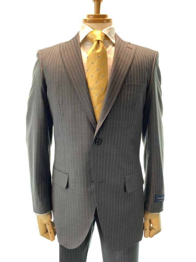 出張が多い貴方に勧める最高級素材 エルメネジルド ゼニア生地使用 スリムシルエット シングルツーパンツスーツ ミディアムグレーストライプ 23 紳士服オルボ