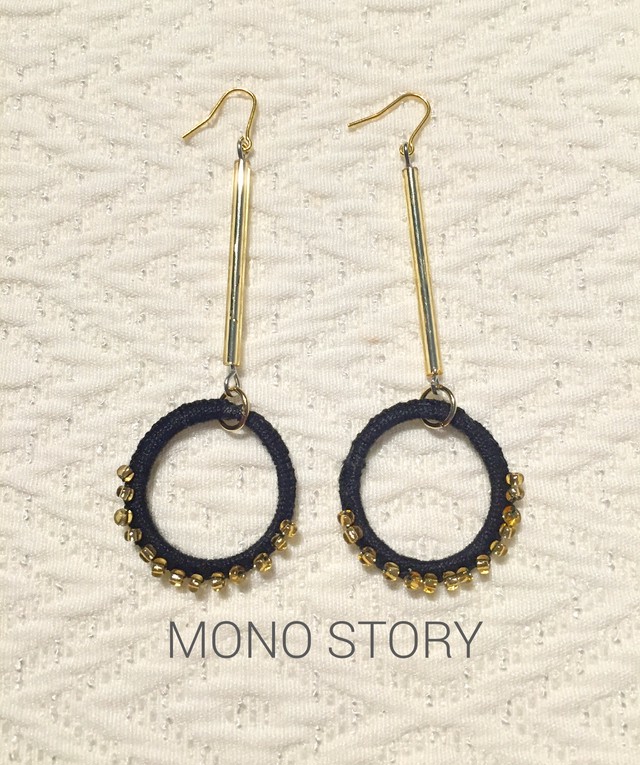 ロングビーズとリングのピアス ブラック ゴールド Mono Story