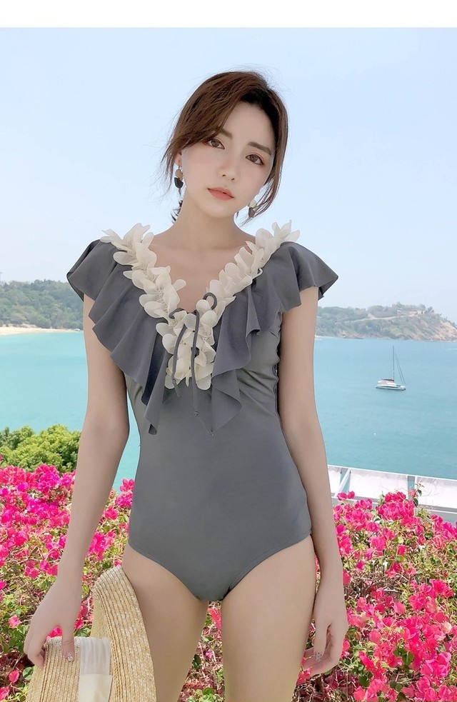 Vネックフリルワンピース水着 グレー 大人可愛い 無地 海 プール ビーチ リゾート 温泉水着 Arroser Summer