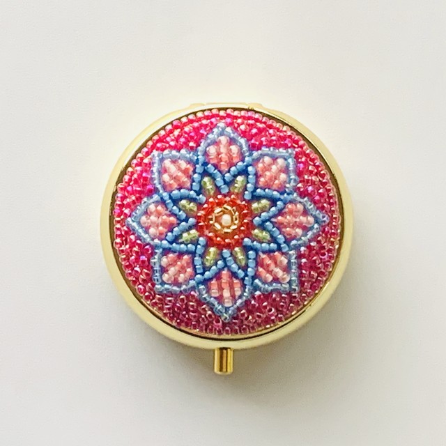 きっとできるキットvol 2 ピルケース ビーズ刺繡キット ピンク 柏ビーズ