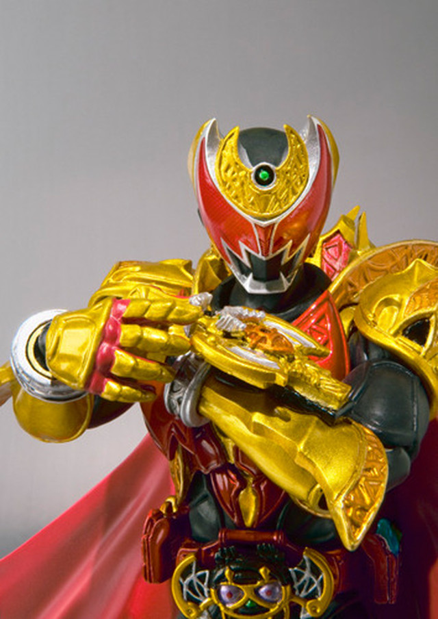 S H Figuarts 仮面ライダーキバエンペラーフォーム S H フィギュアーツ専門店 現在 準備中です