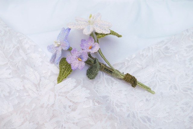 レースかぎ針編み クレマチスとニオイスミレのミニフラワー小さい花のブローチ コサージュ Elementpress