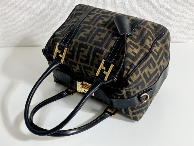 2022激安通販 FENDI フェンディ ショルダーバッグ ズッカ柄 ...
