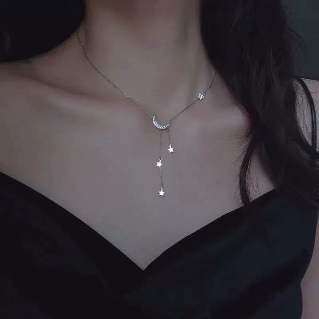 mini moon pattern necklace