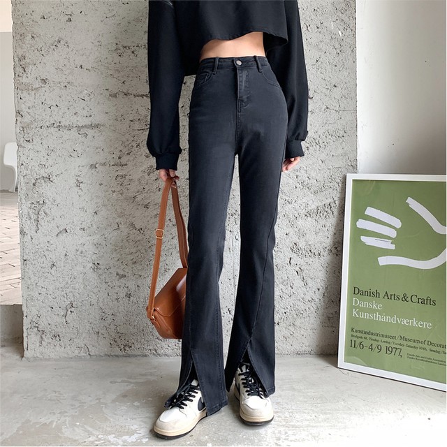 春のデニムフレアパンツ