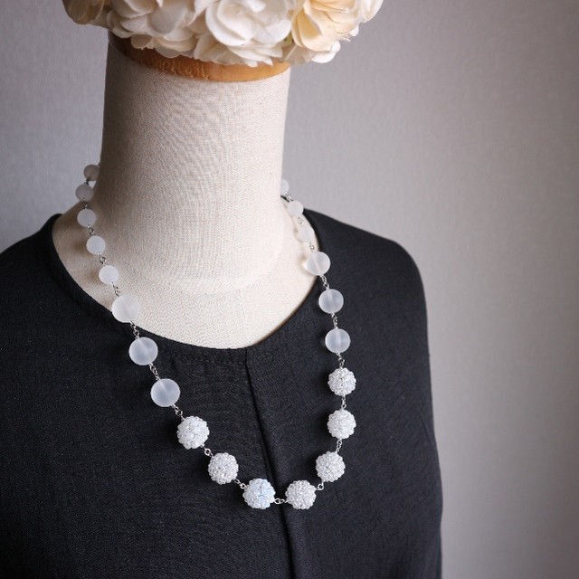 白い花珠ネックレス ハンドメイドのコスチュームジュエリーtinytany タイニータニー