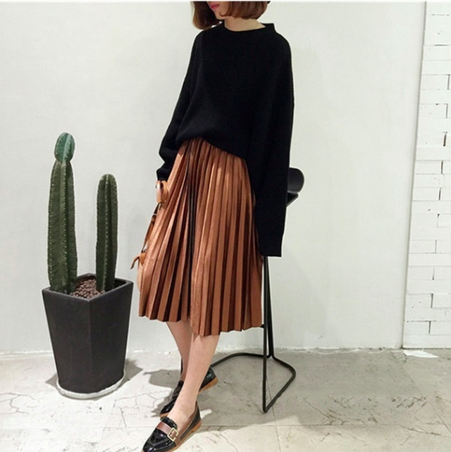 即納 大人かわいいコーデに ミモレ丈 ベルベットサテンブラウン プリーツスカート And C T アンドシーティー 大人可愛い トレンド専門店