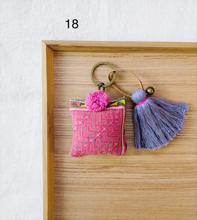 全9種類 少数民族布の手作りチャーム その２ Yumtso