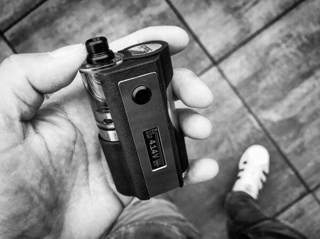 Stealth Box Mod By Sunbox Clone 送料無料 Pc Stainless 60w 22mm 1 X 0 91 Inch Oled R S S Mods 送料無料 未使用 Clonebums