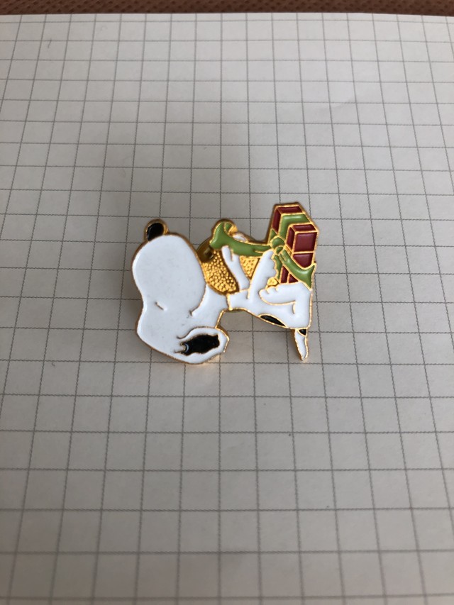 フレンチ雑貨 ヴィンテージなピンバッジ スヌーピー クリスマス Teddybaby