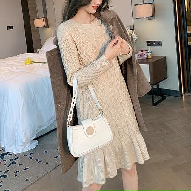 ニットワンピ ニットワンピース 40代 ロング タイト コーデ 50代 30代 ショート丈 長袖 ケーブル フリル ラウンドネック カジュアル 着やせ 秋冬 レッド Ol ワンピの里