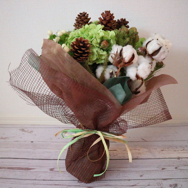 イスラエル産 コットンフラワーのクリスマスブーケ 東京花市場