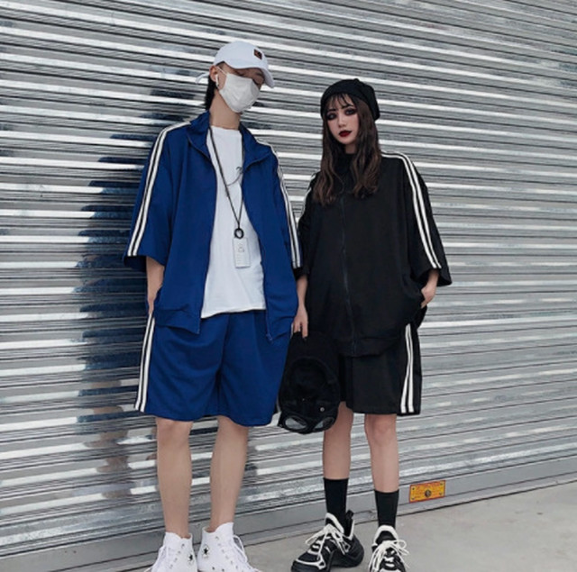 Top Mode セットアップ ビッグシルエット ライン ジャージ 上下 セット 半袖 ハーフパンツ スポーツ 運動 部活 服 メンズ レディース オーバーサイズ 夏 カジュアル 原宿系 ストリート系 レトロ ラフ ゆったり お呼ばれ ピンク ブラック 黒 ブルー 青 ニッチ Bitter 映え