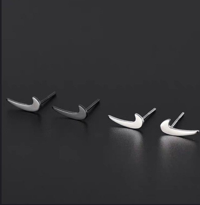 Nike風 チェックピアス Amp Official