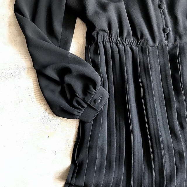 Sold Out ブラックワンピース プリーツ 無地 Used Light Cave Attic Of Alice