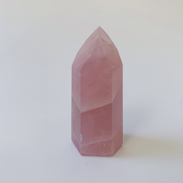 深い色味 ブラジル産 ローズクォーツタワー08 エンジェルローズクォーツ Rose Quartz Kamoku カモク 鉱石と天然石のネットショップ