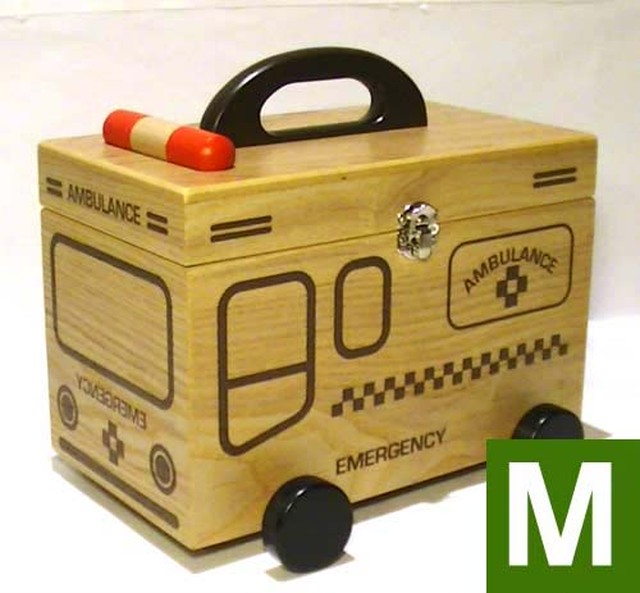0923 12 木製 救急箱 救急車型 木目 ｍ 車輪も回ります かわいい 薬箱 くすり箱 大容量 小物入れ 収納ボックス 結婚祝い 出産祝い 新築 祝い おしゃれ雑貨 Tkコレクション
